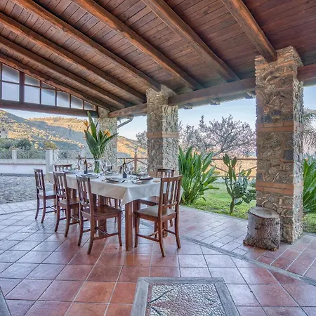 Stunning Home In Montepaone *