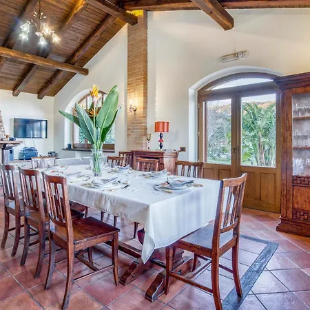 Stunning Home In Montepaone 別荘