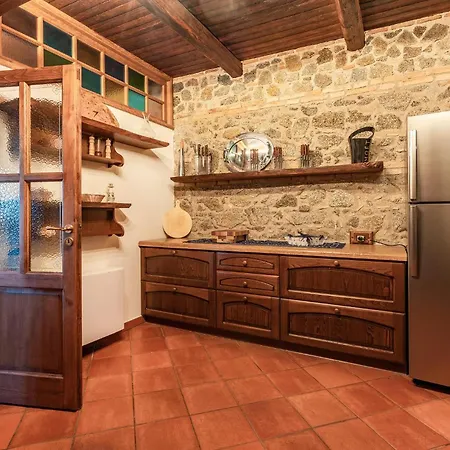 Stunning Home In Montepaone 別荘