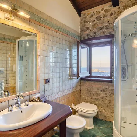Stunning Home In Montepaone 別荘