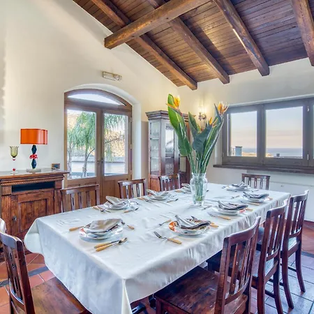 Stunning Home In Montepaone 別荘